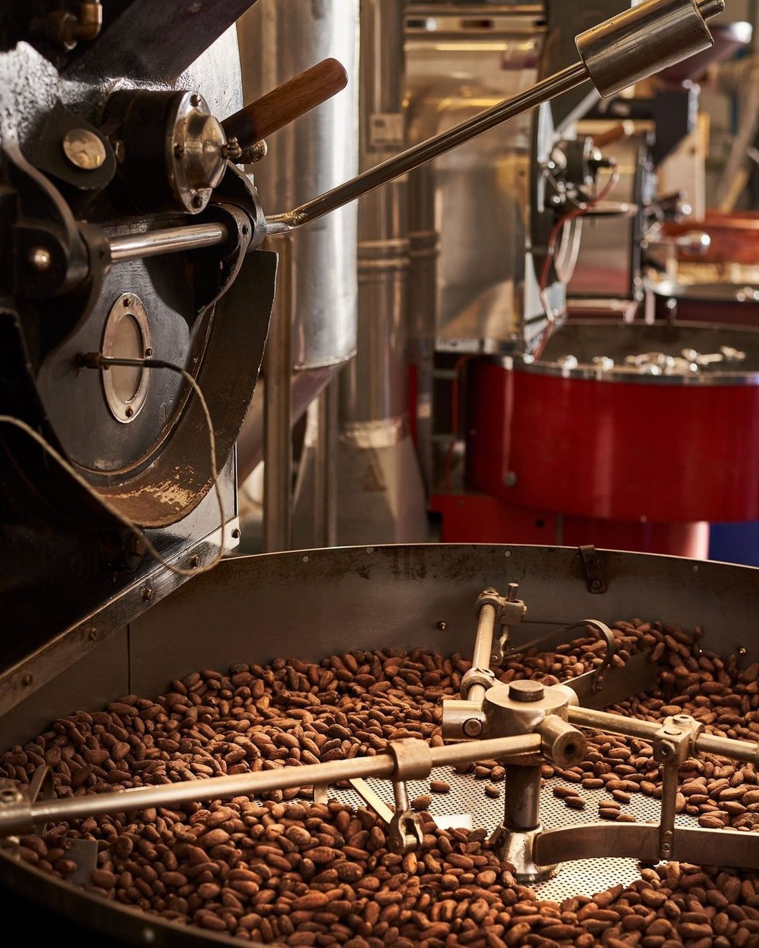 Chocolate tempering and conching equipment